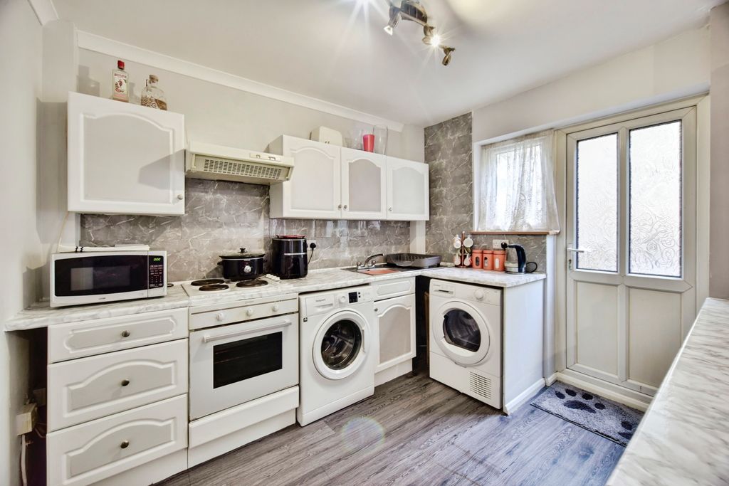 Property photo 3 of 20