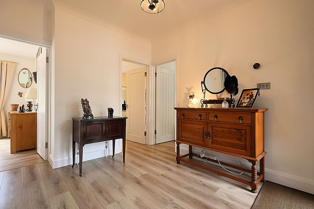 Property photo 3 of 13 Entrance Hallway