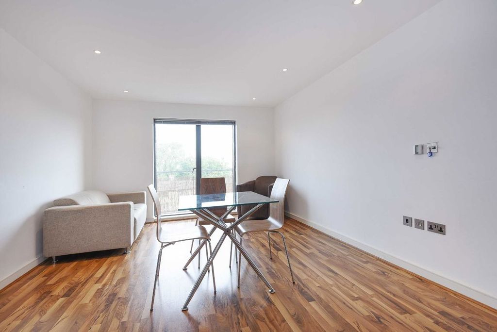 Property photo 2 of 6