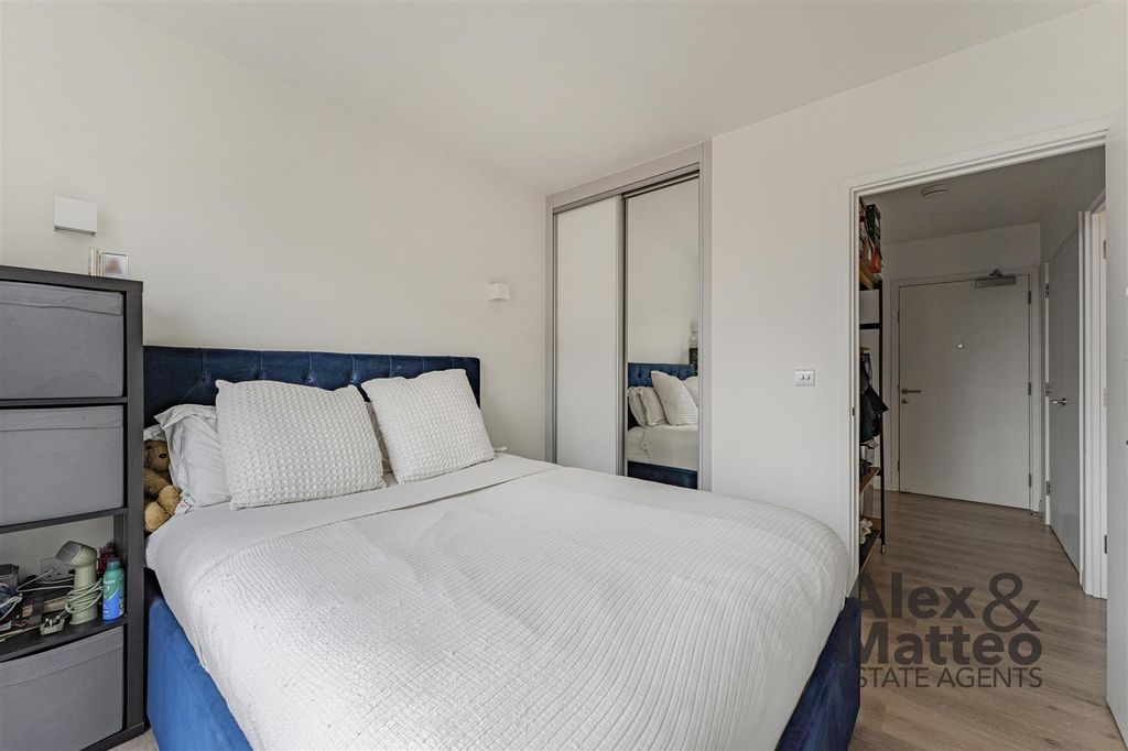Property photo 3 of 15 Varcoe Road