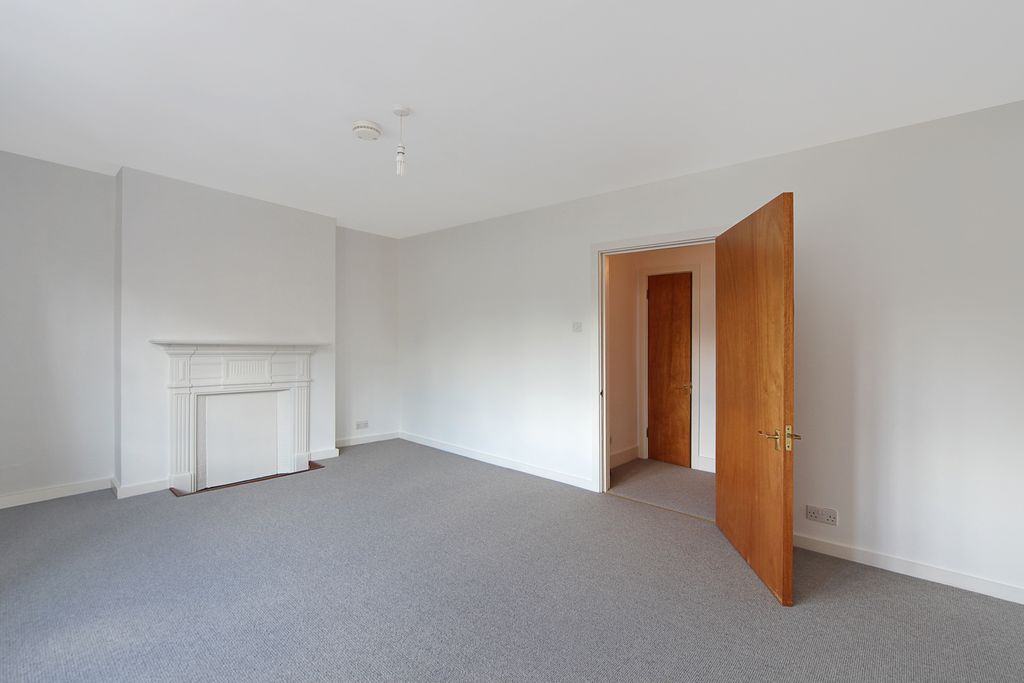 Property photo 3 of 10 Living Room