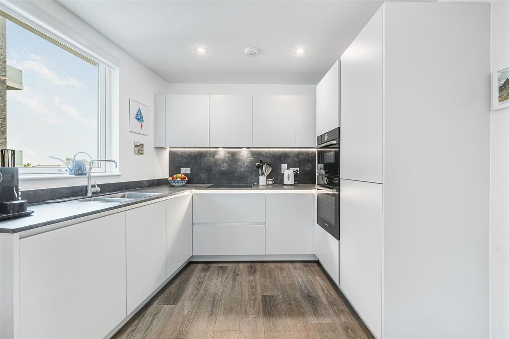Property photo 2 of 16 25 Holcombe Court-7.Jpg