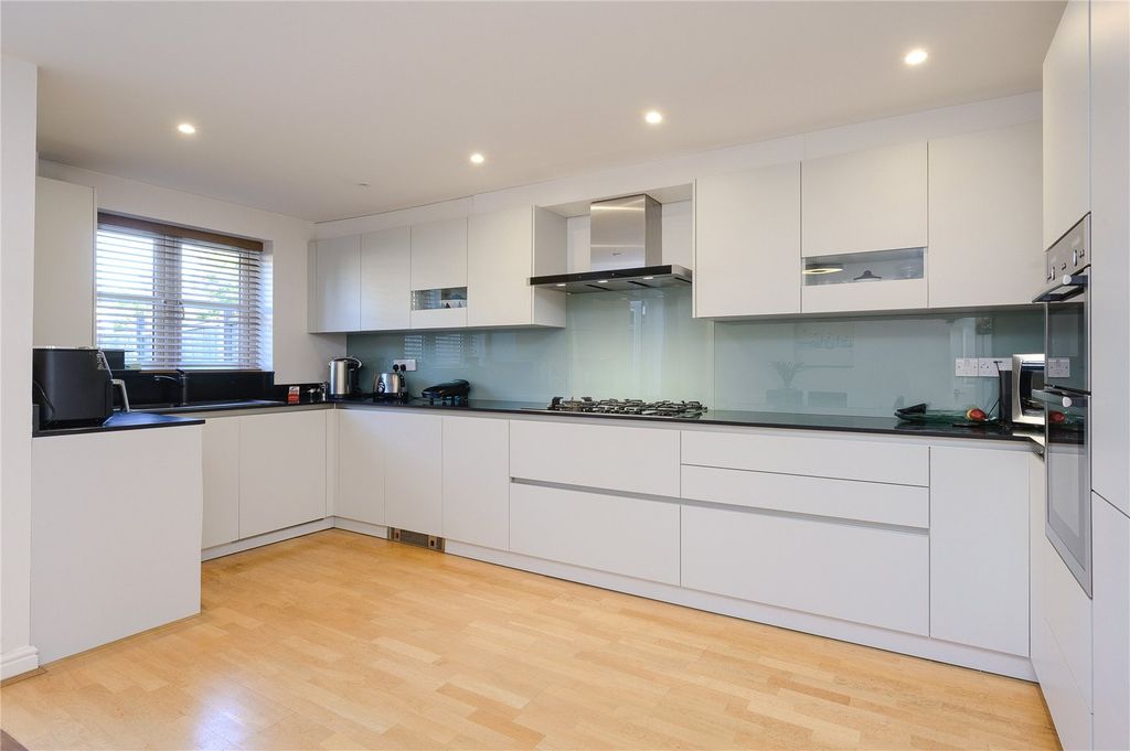 Property photo 2 of 13 Picture No. 02