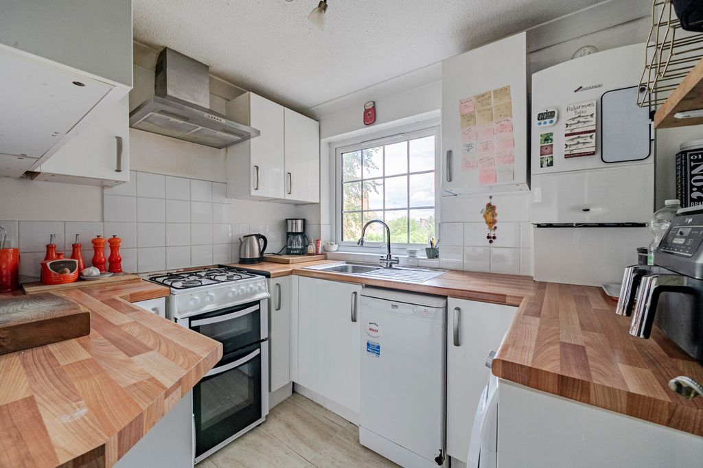 Property photo 3 of 20 Kitchen