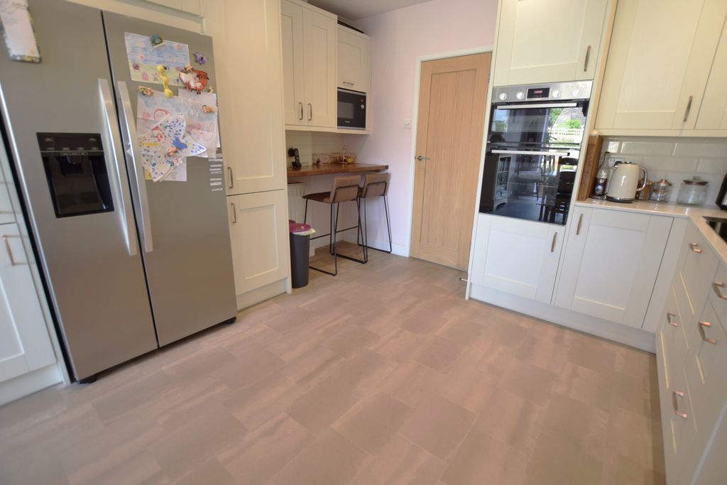 Property photo 3 of 17 Kitchen Area