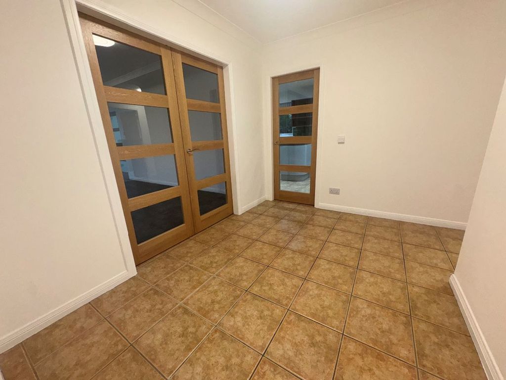 Property photo 2 of 26