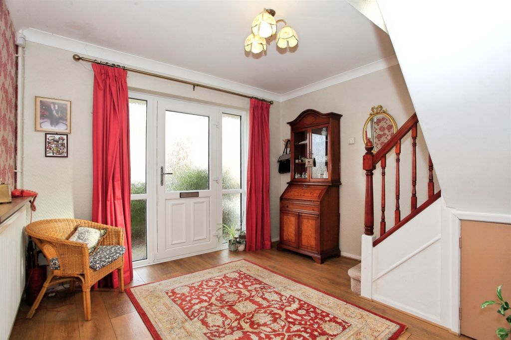 Property photo 2 of 22 Entrance Hall