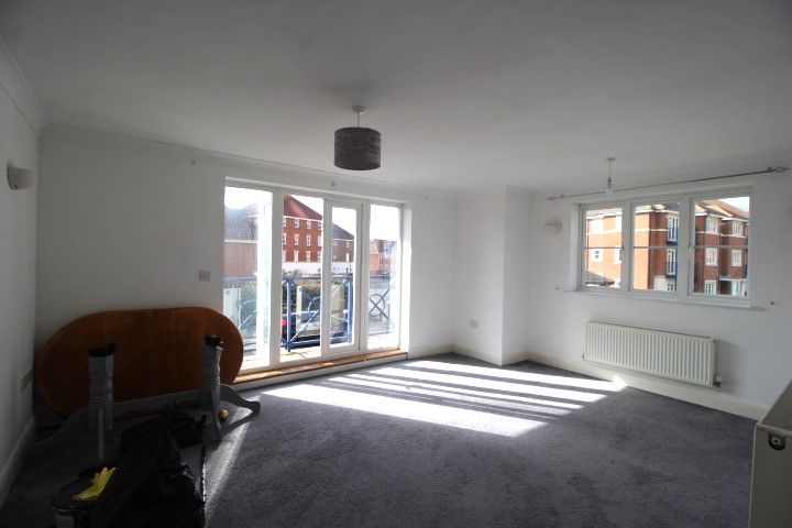 Property photo 3 of 12 Lounge