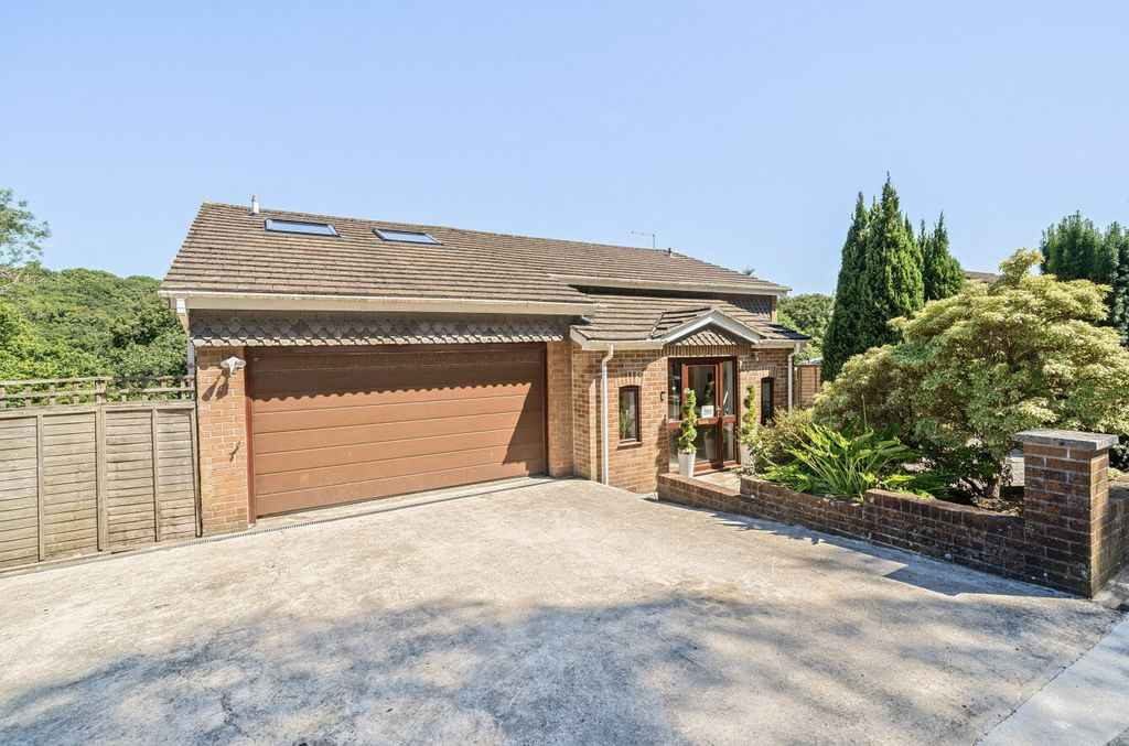 Property photo 1 of 18 1 - 1320569-1-6870F97...