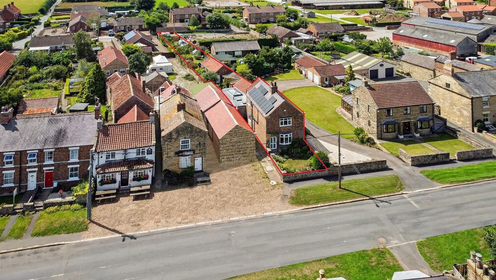 Property photo 1 of 17 909090.Jpg