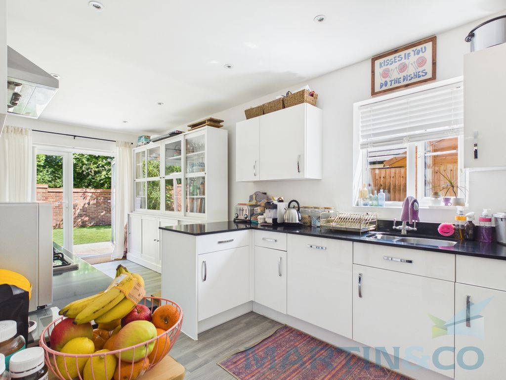 Property photo 3 of 17 Kitchen 1