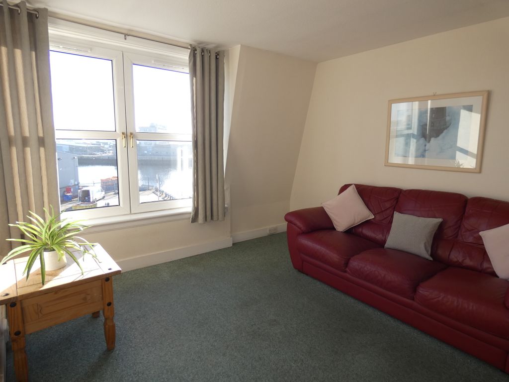 Property photo 3 of 10 Lounge