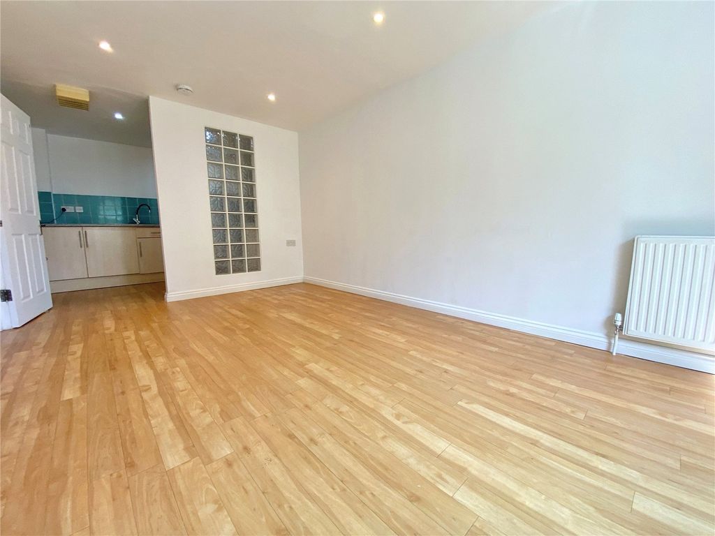 Property photo 2 of 10 Picture No. 03