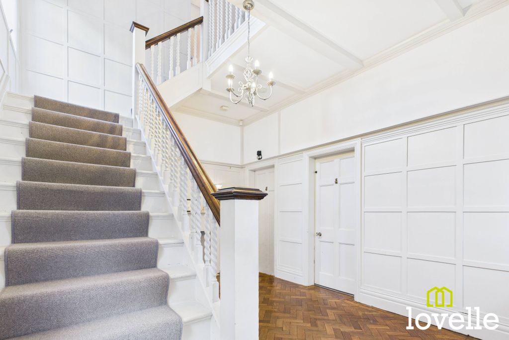 Property photo 2 of 34