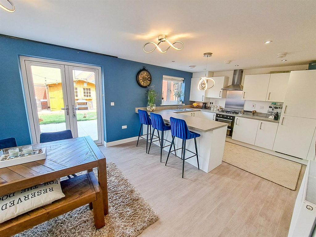 Property photo 2 of 17 Kitchen Diner