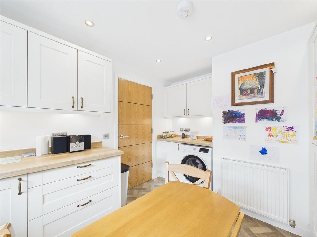 Property photo 3 of 18 Cam01486G0-Pr0983-Still002.Jpg