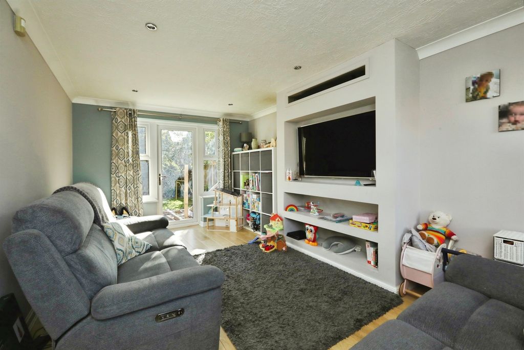Property photo 3 of 12
