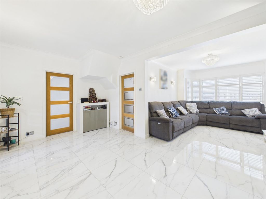 Property photo 3 of 19 Cam05080G0-Pr0275-Still014.Jpg