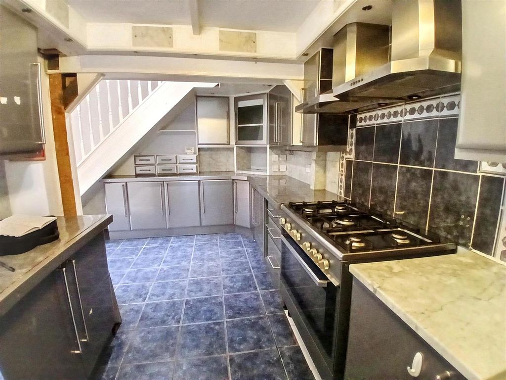 Property photo 2 of 16 20260620170058_20260620-Interior-9-Yhawppcttigqa8I