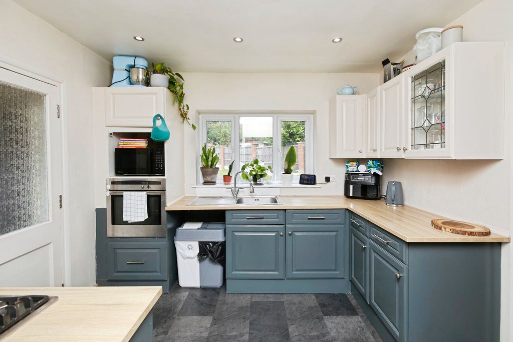 Property photo 3 of 14 Kitchen