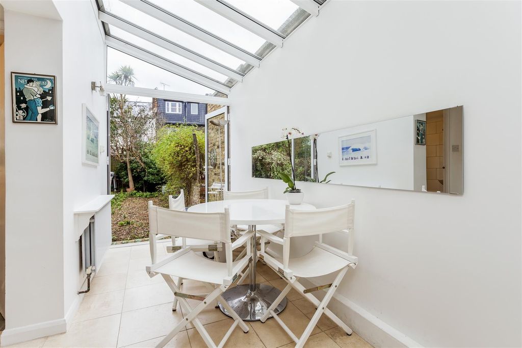 Property photo 1 of 8 Lettings Brackenbury Cardross Street - Dining Room