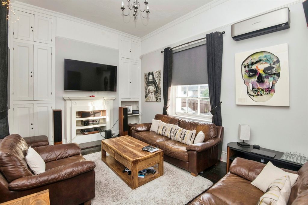 Property photo 2 of 19