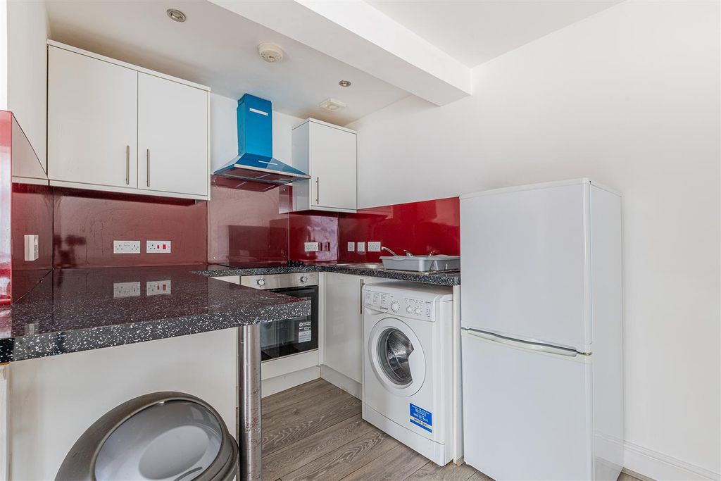 Property photo 3 of 10 6 Neville Mews-8.Jpg