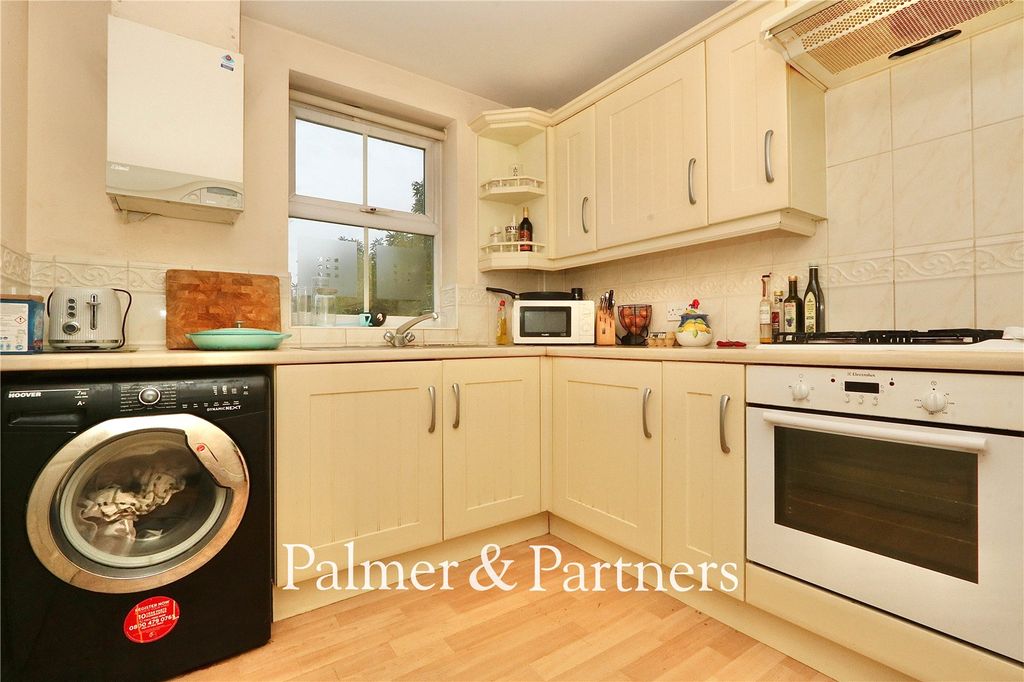 Property photo 2 of 21 Picture No. 15