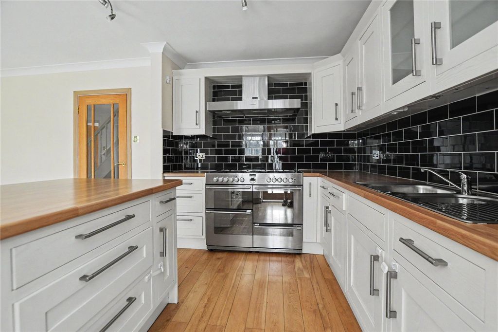 Property photo 3 of 23 Picture No. 10