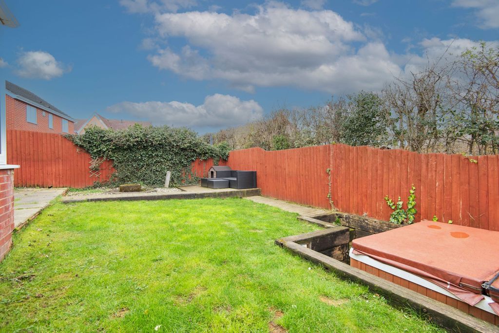 Property photo 2 of 25