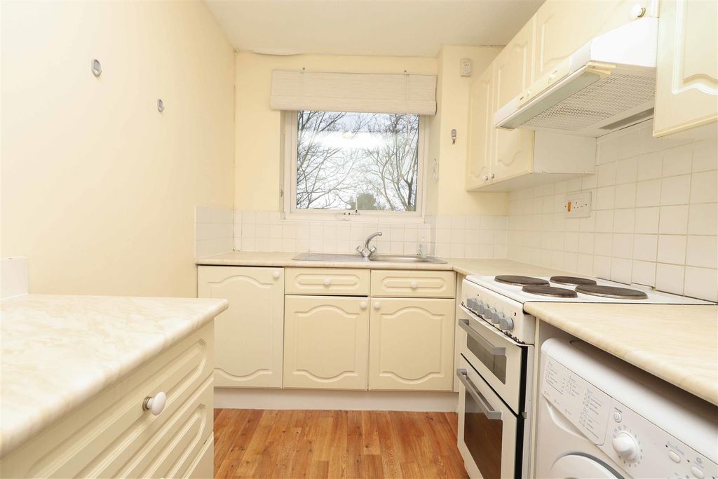 Property photo 3 of 7 Kitchen