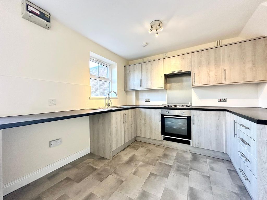 Property photo 3 of 9 Kitchen