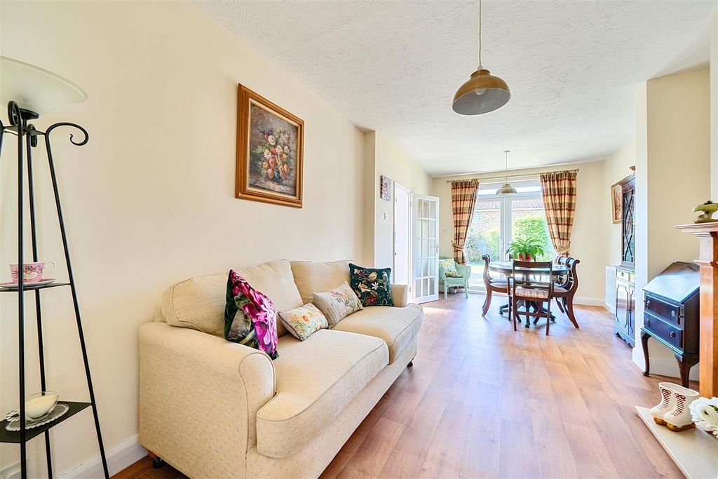 Property photo 3 of 21 1454352-10-69F3719F7d6B3.Jpg