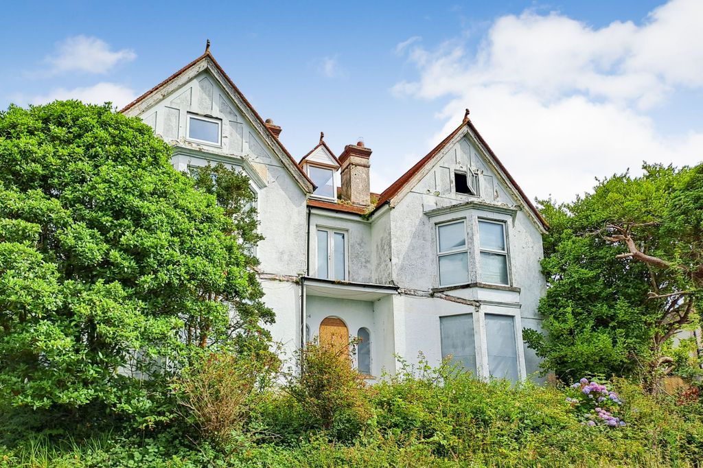 Property photo 2 of 6 The Gables, 14 Church Hill, Helston, Cornwall Tr13 8Nw
