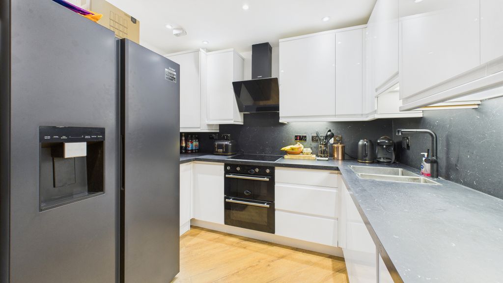 Property photo 2 of 10 Cam04968G0-Pr0076-Still003