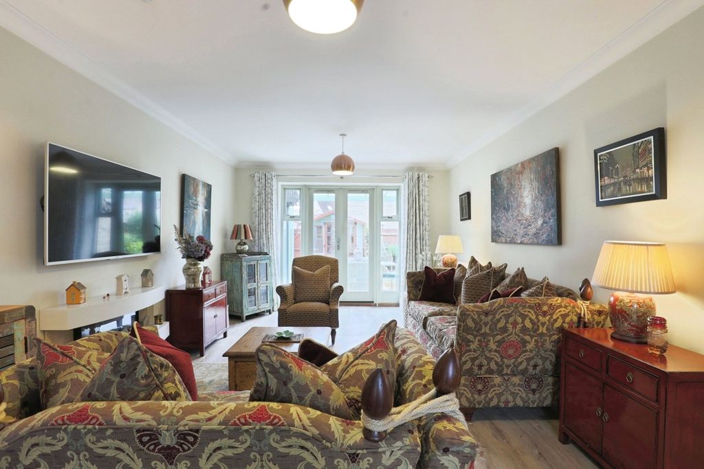 Property photo 3 of 17 Photo