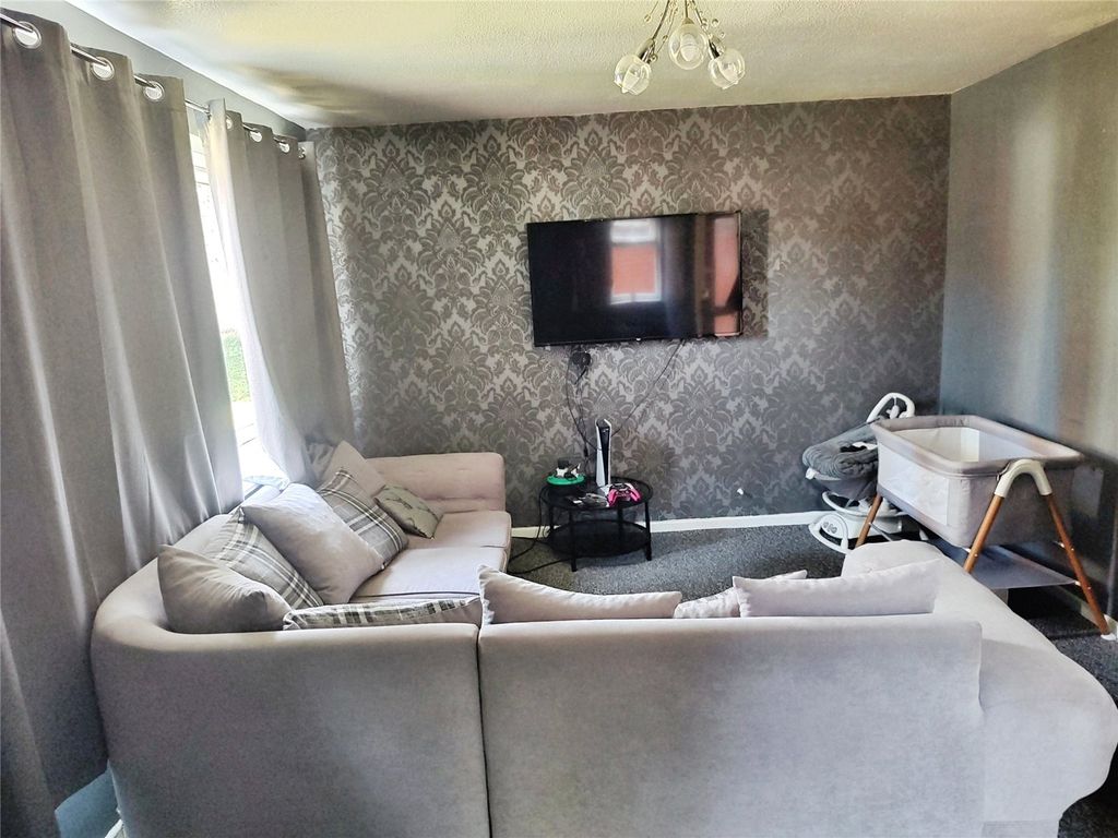 Property photo 2 of 12 Lounge