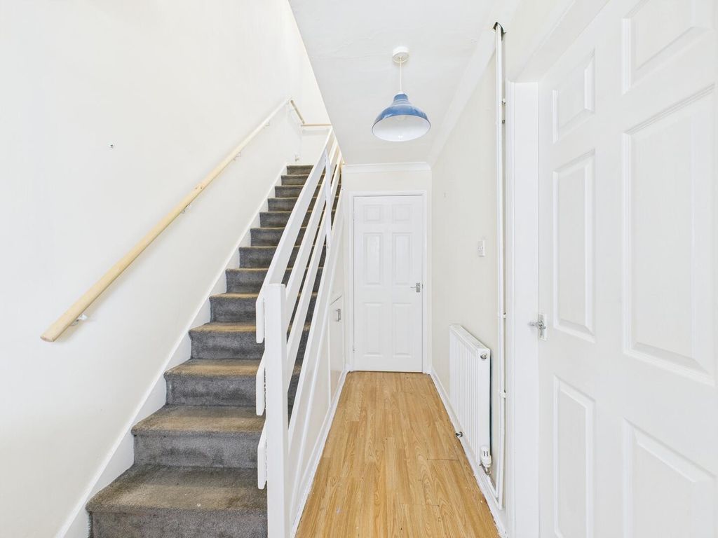 Property photo 2 of 11 Entrance Hall