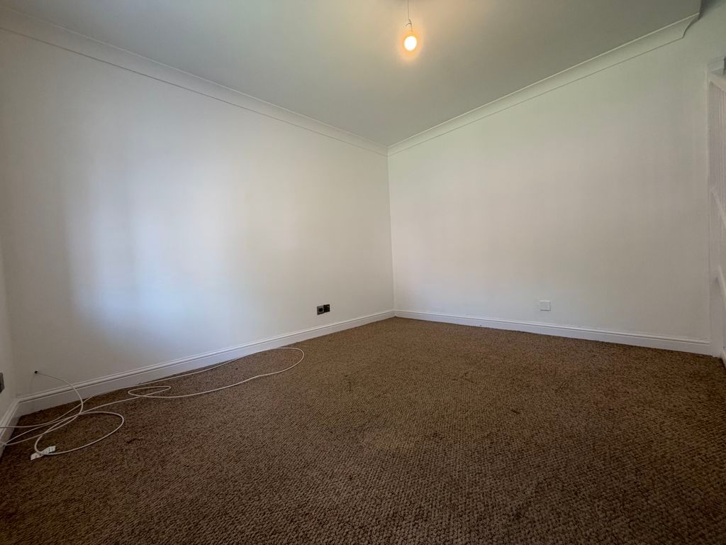 Property photo 3 of 14 Lounge