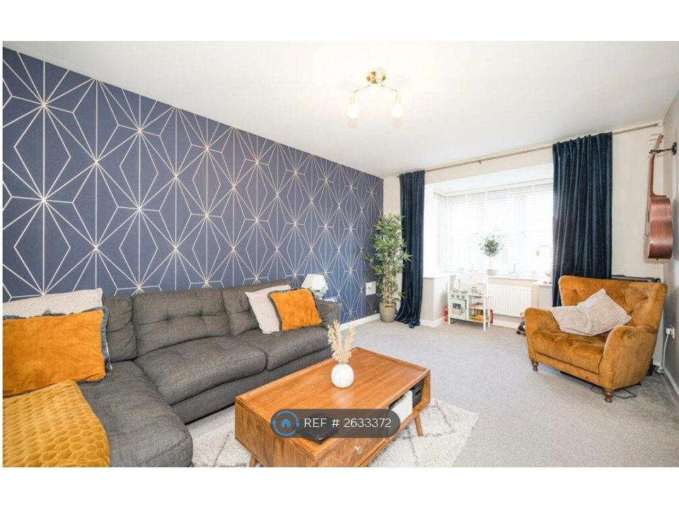 Property photo 3 of 12 Lounge