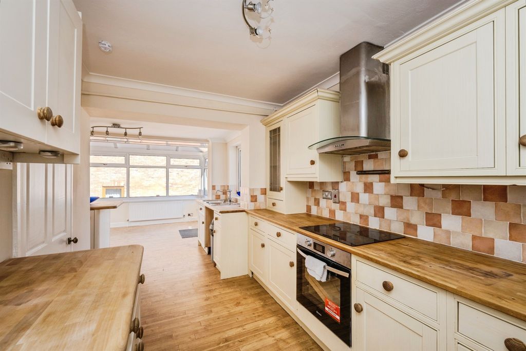 Property photo 3 of 16