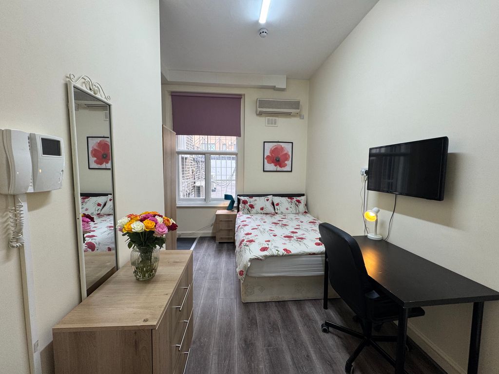 Property photo 1 of 8 Double Studio Flat