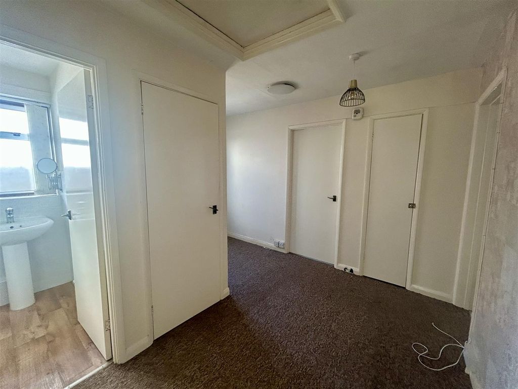 Property photo 1 of 20 Entrance Hall