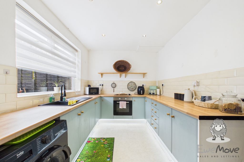 Property photo 3 of 9 Cam03047G0-Pr0059-Still008