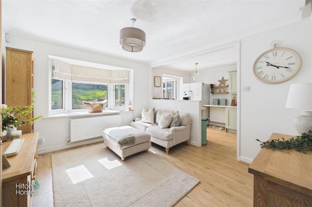 Property photo 2 of 13 Longton Road