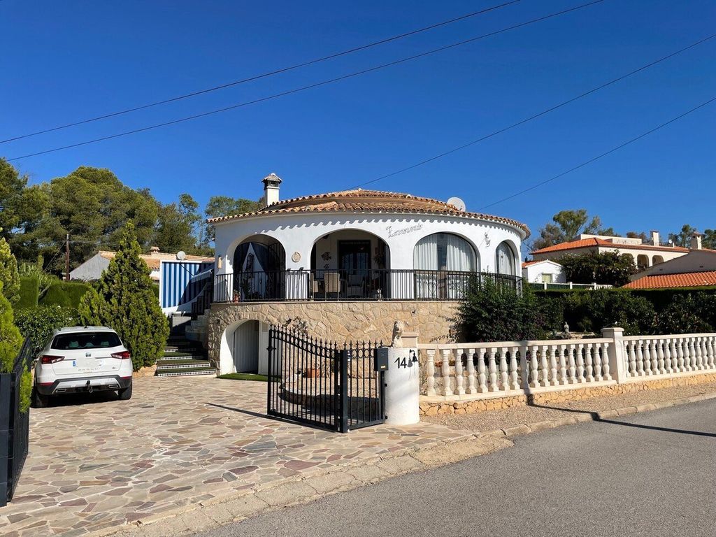 Property photo 1 of 41