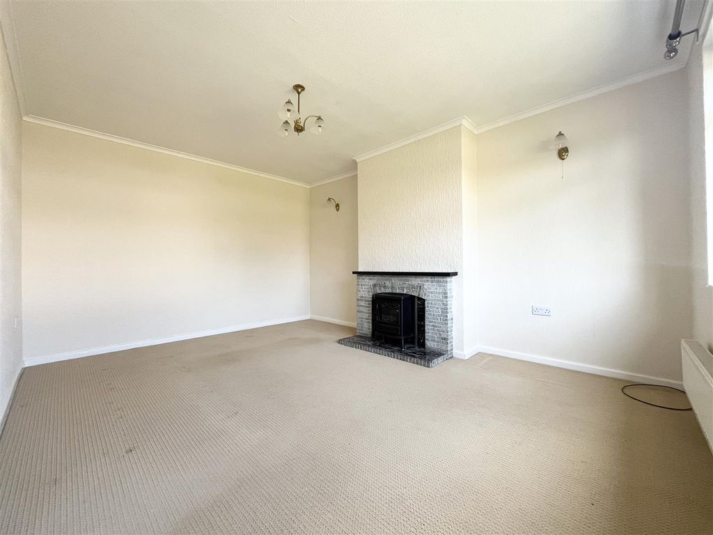 Property photo 3 of 15 Lounge
