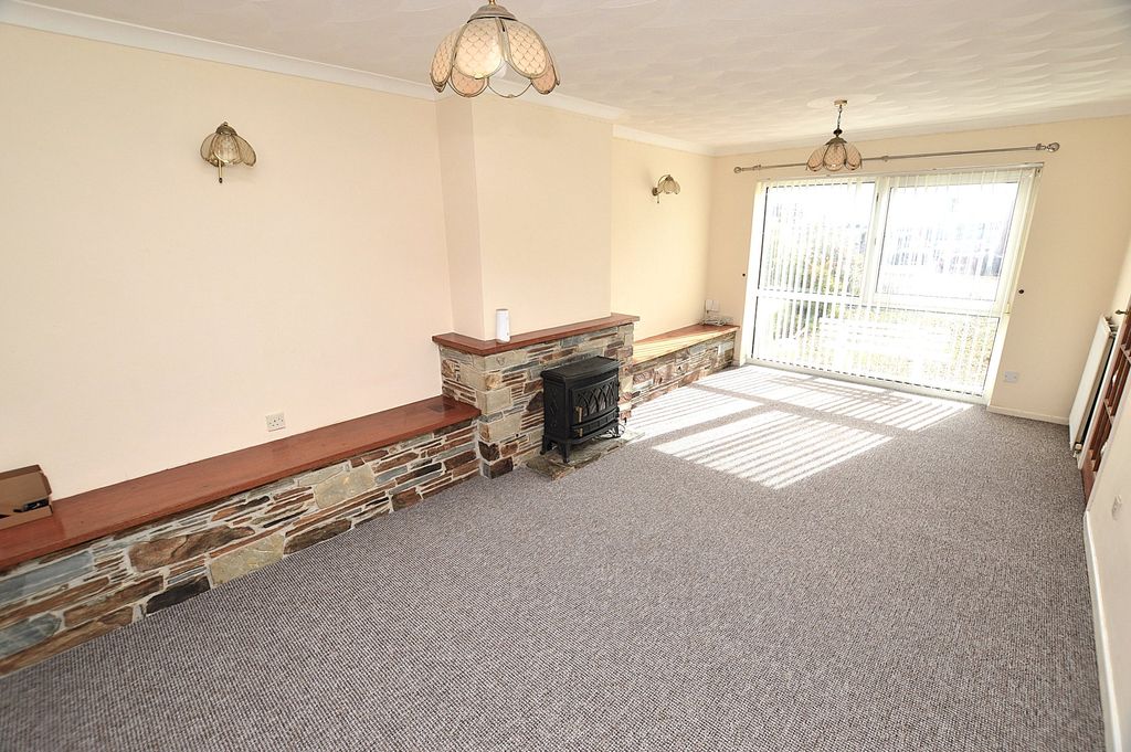 Property photo 2 of 9 Lounge
