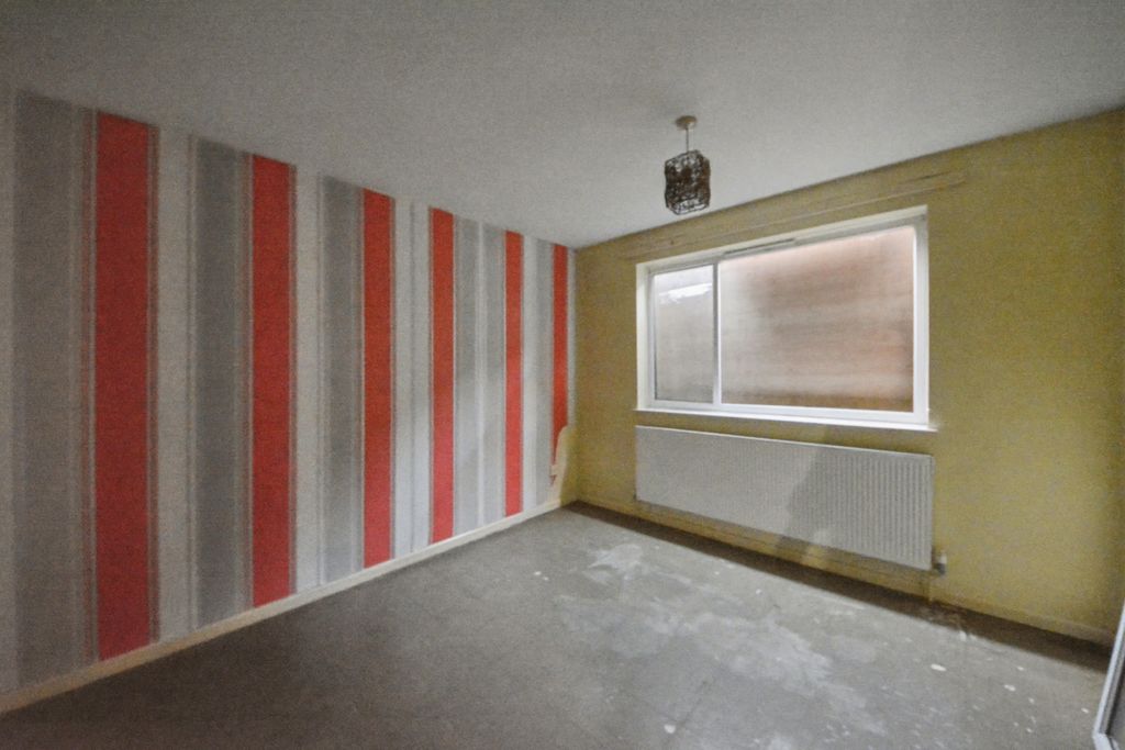 Property photo 2 of 11 Flat 2, Anvil Court, Marsh Road, Luton, Lu3 2Rb