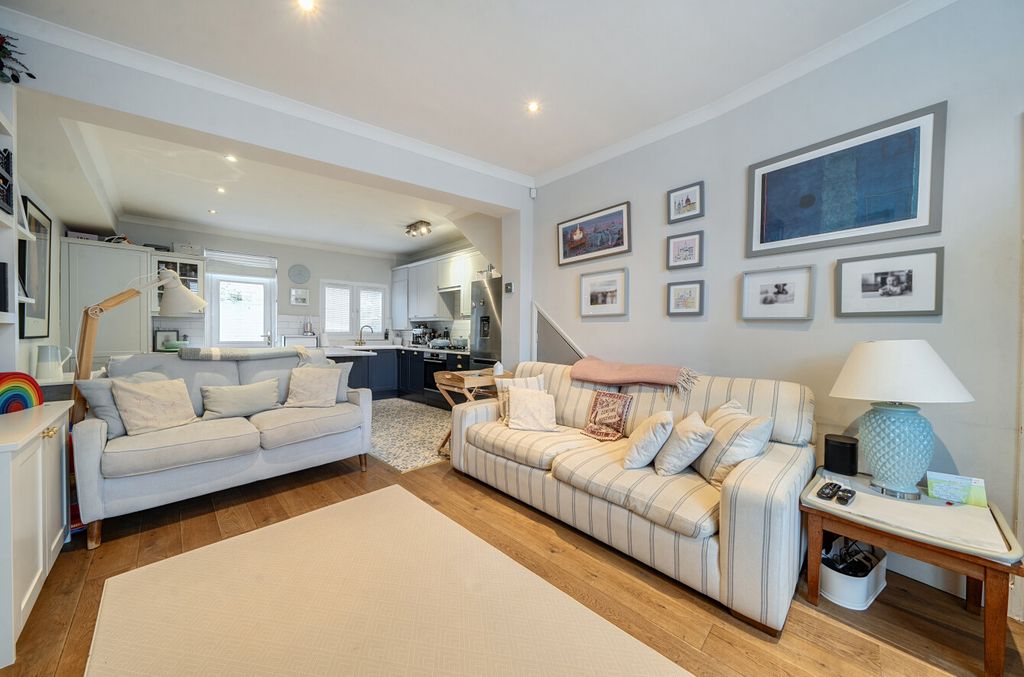 Property photo 2 of 14 1373482-10-69038d...